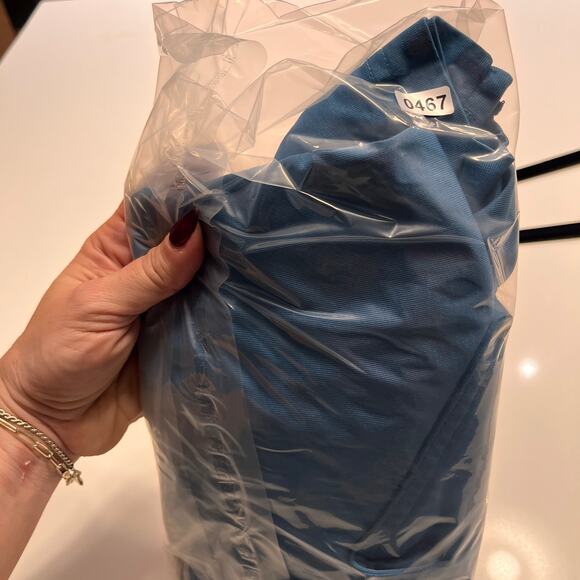 Travis Mathew Blue Colorblock Striped Short Sleeves Polo T-Shirt Size Large - Picture 9 of 9